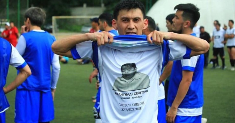 «Өз жарасын өзі емдеген көкжал сынды»: Амангелді Сейітханға арнау