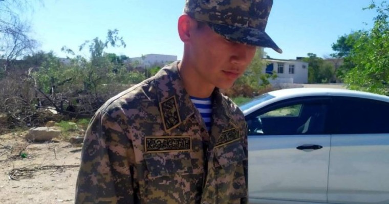 «Ешкімді танымайды»: әскерге шақыртылған жігіт бір апта өтпей жатып есінен адасты