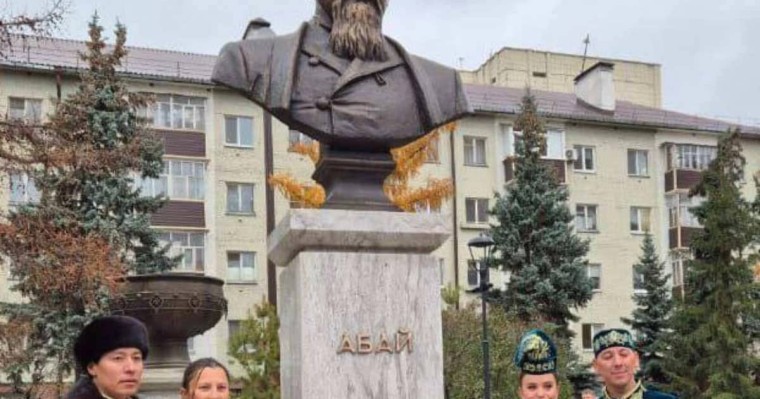 Қазанда Назарбаев көшесінде Абай Құнанбаевтың ескерткіші қойылды