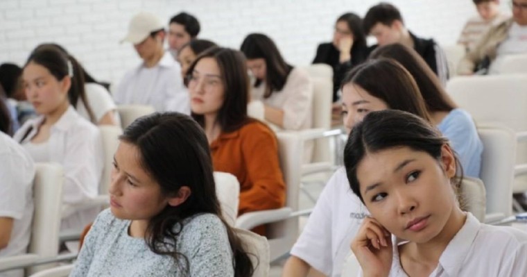 Жастардың жұмыссыз жүргеніне кім кінәлі?