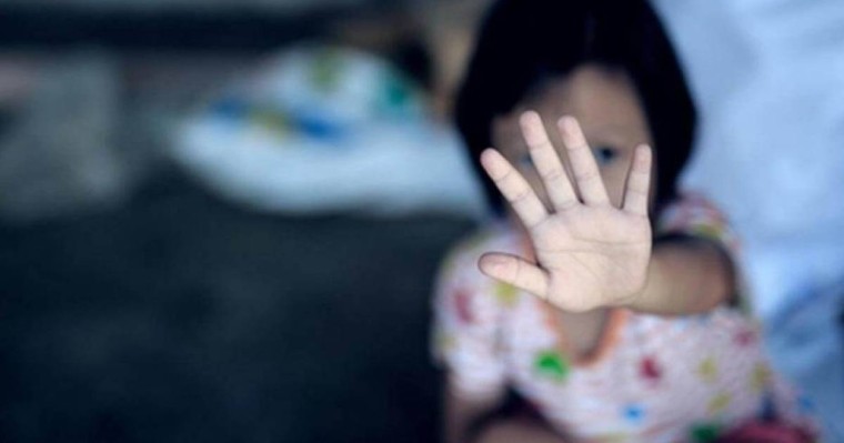 Қарғалыда көршісі кішкентай қыздың аузы мен қолын байлап, иесіз үйге апарып ұрған