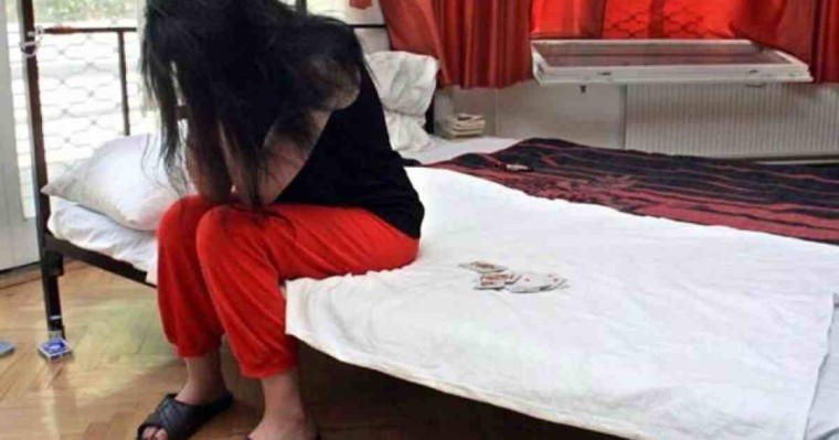 "Жігітіңе өткеніңді айтамын": Ақмола облысында әйел құрбысын жезөкшелікке мәжбүрлеген