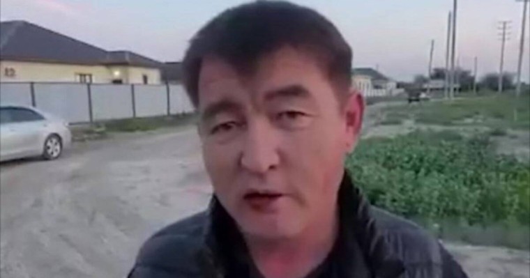 Біреулер экс-әкімді ұрып-соғып, қолына есірткі ұстатқан (ВИДЕО)