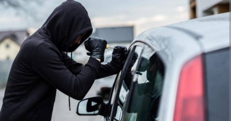 Таяуда ұсталған"Алтын орда" базары басшысының көлігінен 4,5 млн теңге ұрланды