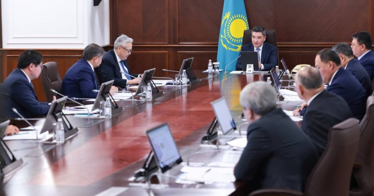 Олжас Бектенов су ресурстарын басқару жүйесін трансформациялау мәселесі бойынша Су кеңесінің отырысын өткізді