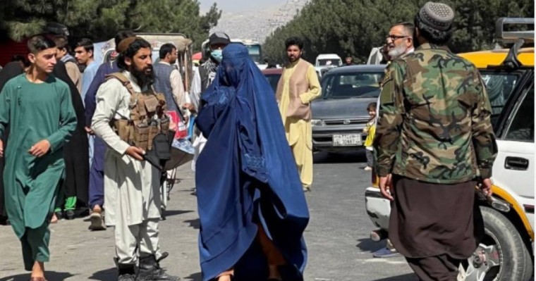 Тәліптер телеарнада жұмыс істейтін әйелдерден бетін жауып жүруді талап етті