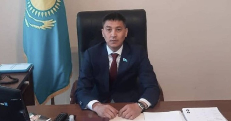 Қару ұстап, мас күйінде ауыл тұрғынына қауіп төндірген депутаттың кім екені белгілі болды