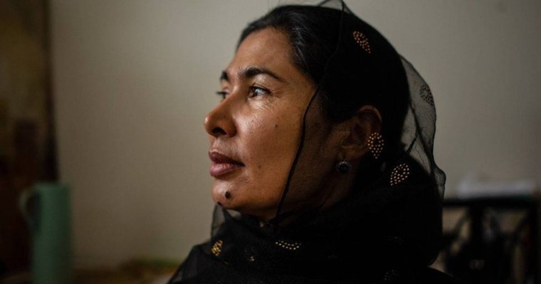 "Аңдар секілді денеңді тістеп, түнімен екі-үш адам зорлайды": Қытай лагерінде қамауда болған ұйғыр әйел көрген азаптары жайлы айтты