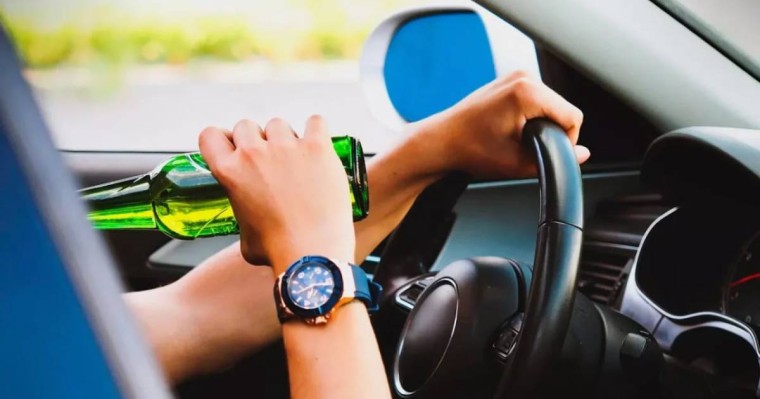 Мас қарулы депутат Қарағанды облысында дүрбелең ұйымдастырды