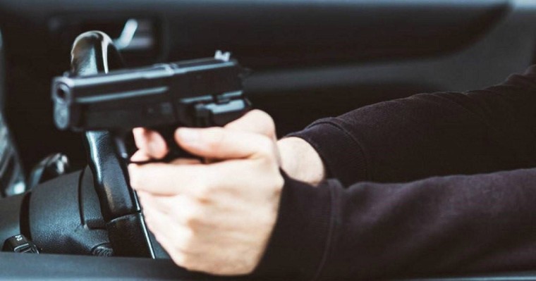 Алматы облысында жоғары лауазымды полицейдің көлігіне оқ атылды