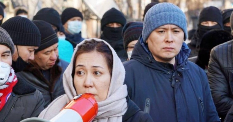 "Алматы әуежайын басып алды" деген айыппен сотталған Әйгерім Төлеубайға белгілі азаматтар әсерлі жазба арнады