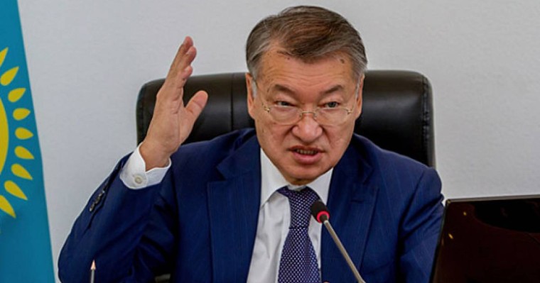 Даниал Ахметов журналистерді сотқа беремін деп сес көрсетті