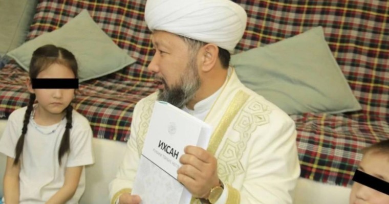 Қазақстанның бас мүфтиі Наурызбай қажының сәнді сағаттары көпшілік талқысына түсті