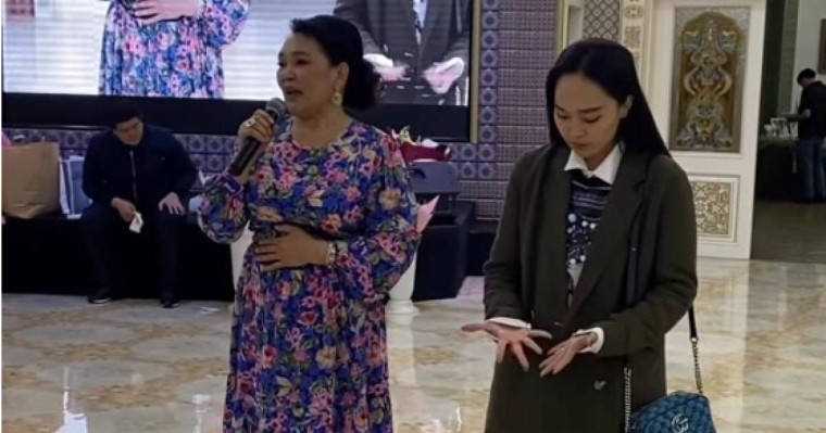 Оқырмандар тойда жалғыз жүрген әншіге таң қалуда: "Жанар Айжанова ажырасқан ба?"