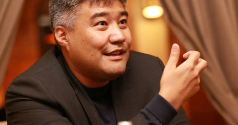 Қазақстанның Украинадағы елшісі журналистен кешірім сұрады (Фото)