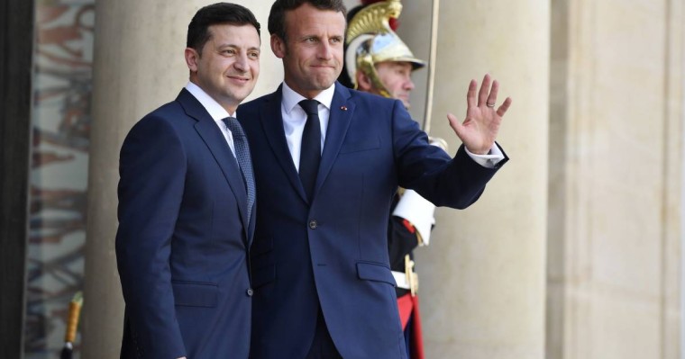 Зеленский: Макрон Путинді "ұялтпас үшін" Украинаға кейбір шарттарға көнуді ұсынды