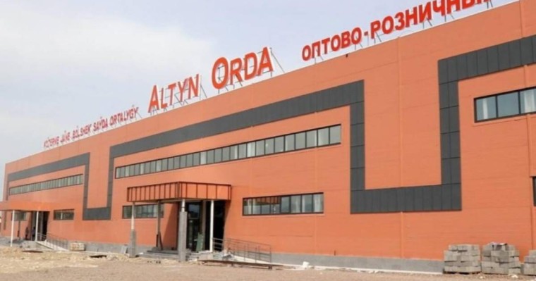 100 ер адам "Алтын Орда" базарына рейдерлік шабуыл жасады