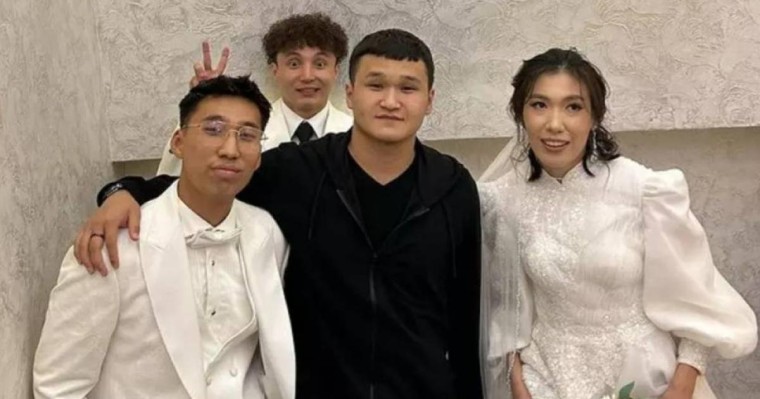 Танымал қазақстандық әнші Kalifarniya үйленді