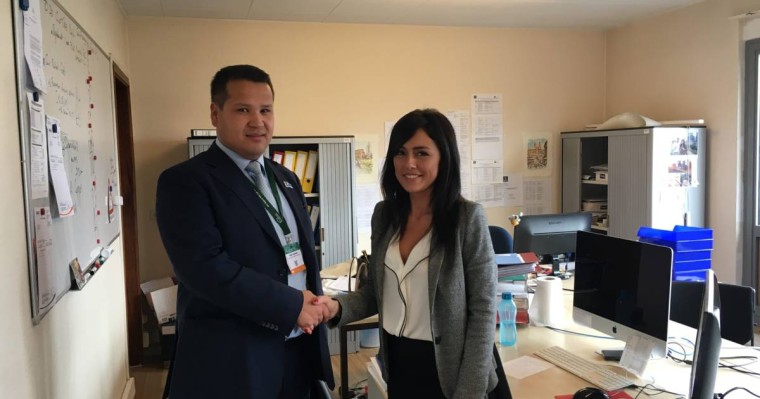 Университетке студент болып кіріп, ректор болып шыққан депутат желіні шулатты