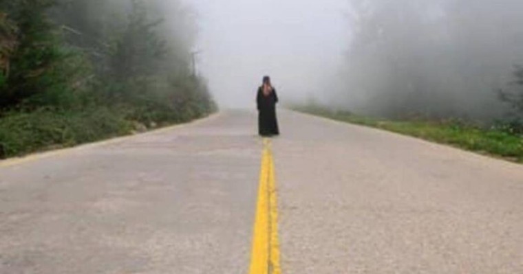 «Жол ортасында бір әйел тұрды»: Журналист 2 мектеп директоры көз жұмған жолда өз басынан өткен оқиғаны айтып берді