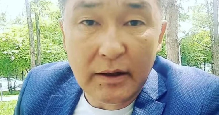 Атақты әзілкеш қазақ тілін қолдамайтын депутаттарды сынға алды