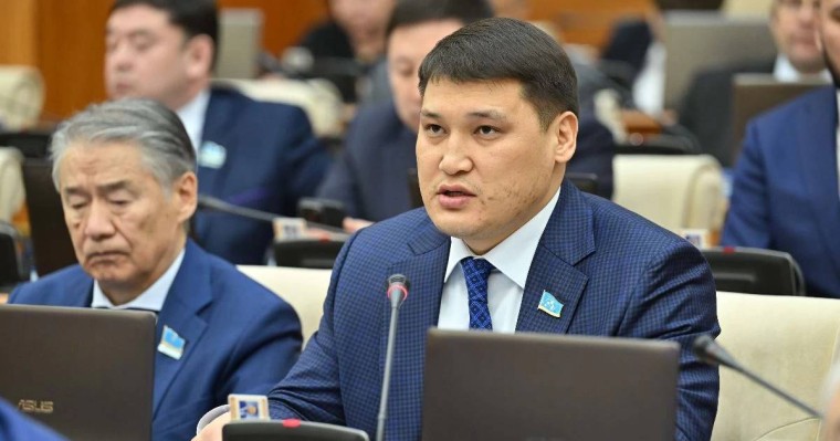 Қазақстандық букмекерлер депутат Руслан Берденовті сотқа берді