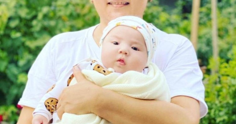 Жанар Айжанова немересін әлеуметтік желіде алғаш рет көрсетті