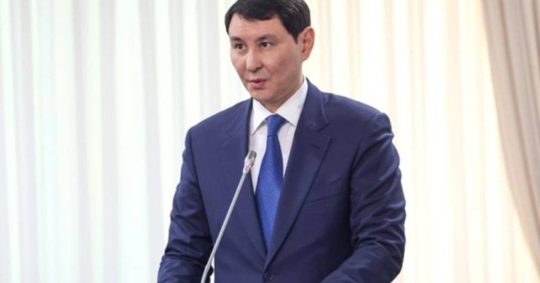 Ерұлан Жамаубаев "толық жауап бермейді" деген депутаттардың сынына жауап берді