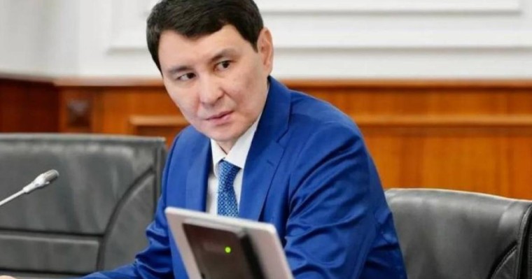 Казинода жүрген қаржы министрлігінің қызметкерлері туралы Ерұлан Жамаубаев не дейді?