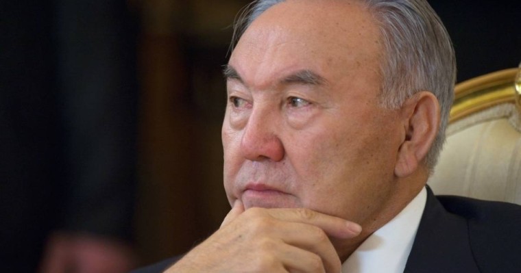 Назарбаевтың аты Конституциядан өшірілмек. Билік басты заңды неге жедел өзгертіп жатыр?