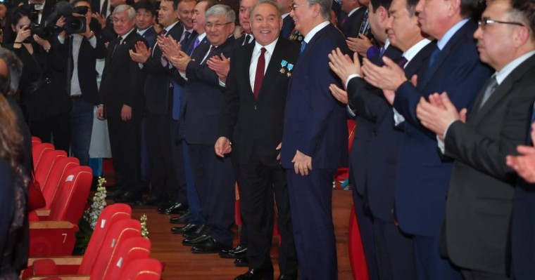 Сенат депутаты: Тоқаевтан екінші Елбасы жасаудың қажеті жоқ