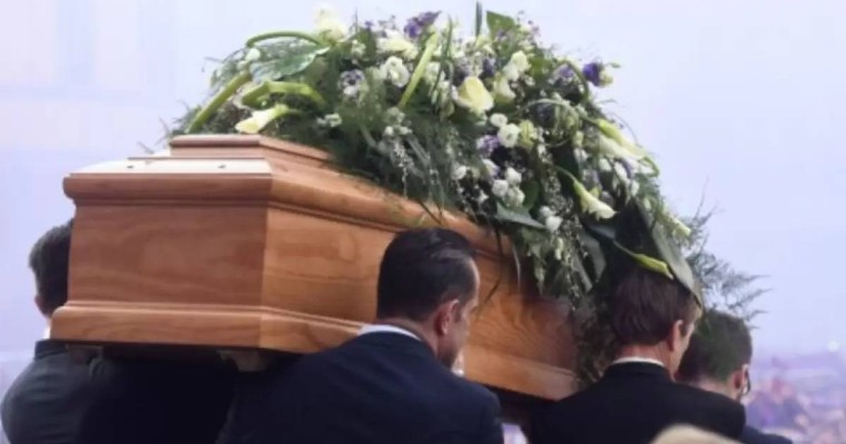 Түркияда ер адам жаназасы кезінде оянып кетті