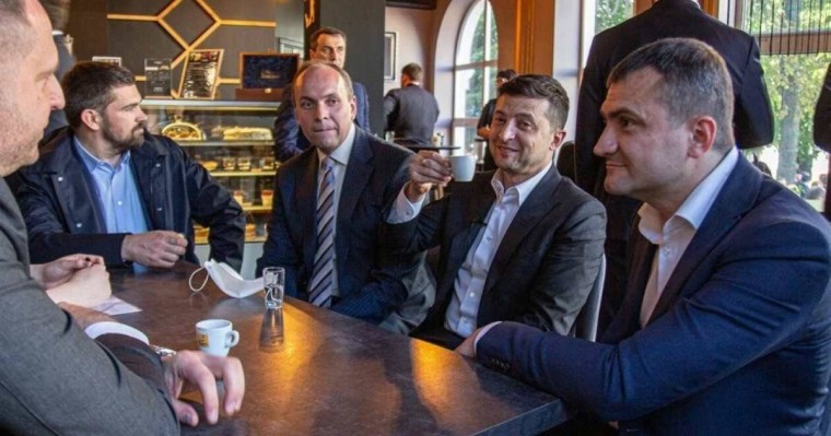 Зеленскийге карантин кезінде кафеге барғаны үшін айыппұл салынды - Қазақстан жаңалықтары