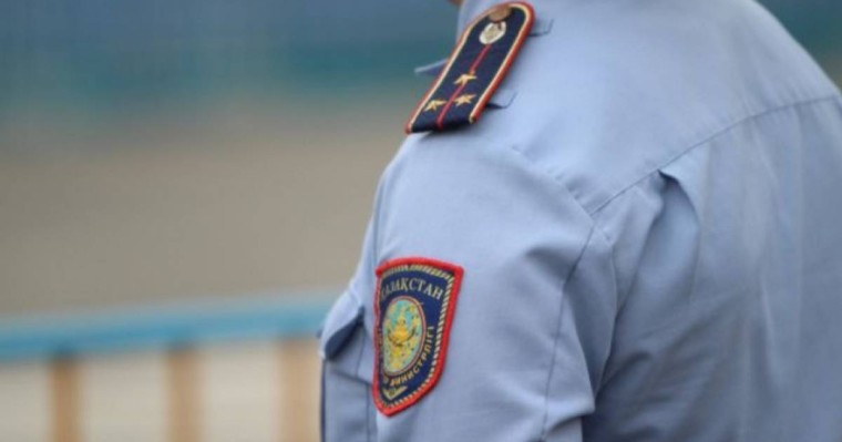 Пара үстінде ұсталған полицей (фото)