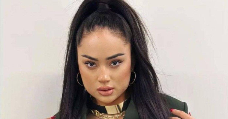 «Ессіз ғашықпын»: Анар Батырхан алпысқа жақындаған актерге тұрмысқа шығуға дайын екенін айтты