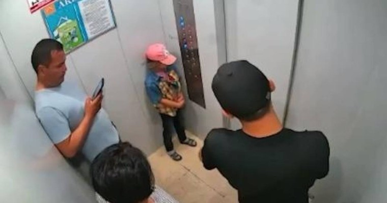 Астанада 40 жастағы ер адам лифтіде кішкентай қызға тиіскен