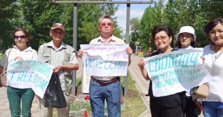 Оралда репрессия құрбандарын еске алу күні жиналғандарды қамауға алды