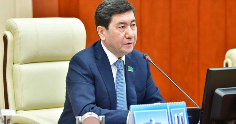 «Мен сізді сыйлаймын, бірақ...»: Мәжіліс спикері министрге өңірлерді аралауға кеңес берді