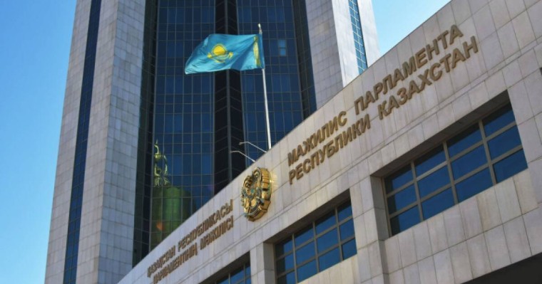 Парламенттегі 107 депутаттың 69-ы неге Мемлекеттік тілді қолдамады?