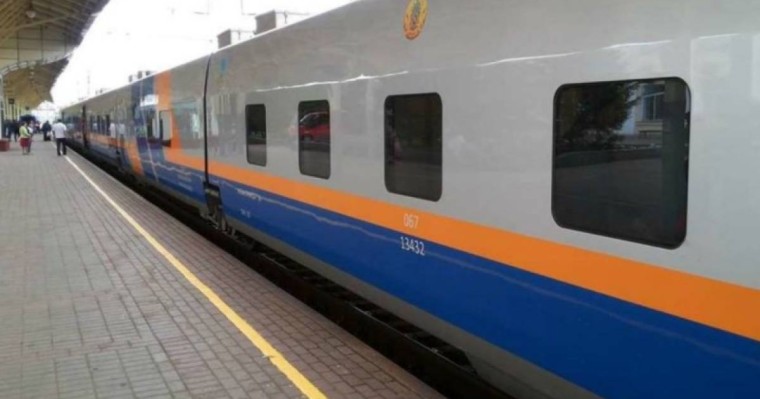 Селфи жасамақ болған: Павлодар облысында жас қыз вагон үстіне шығамын деп тоққа түсті