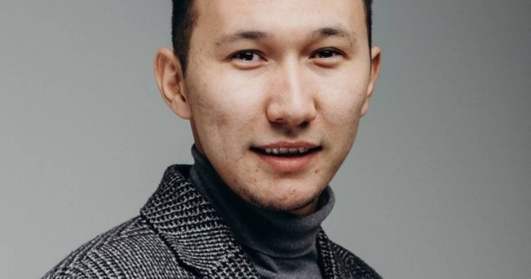 «Мейрамбектің әні ажалдан алып қалды»: продюсер ел білмейтін сырымен бөлісті