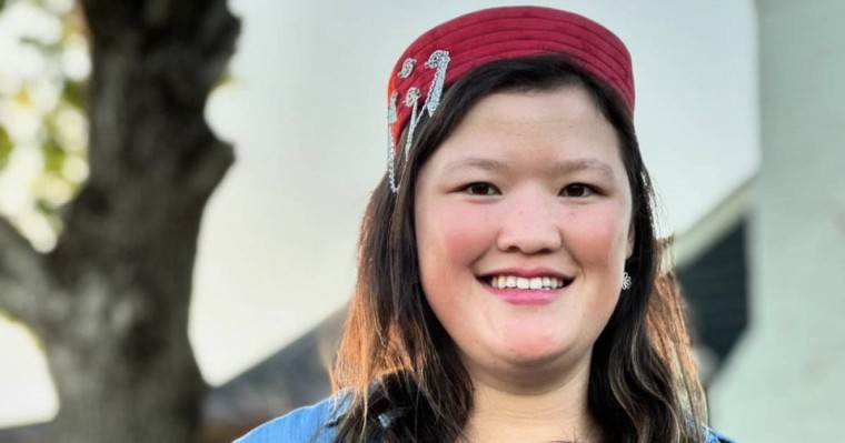 Америкалықтар асырап алған қазақ қызы өз өзіне қол салып, көз жұмды (ВИДЕО)