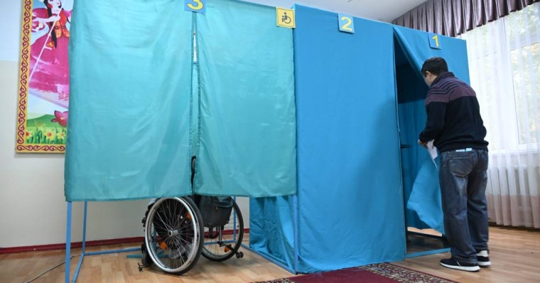 Равный доступ для всех: как в Алматы проходят выборы для людей с особыми потребностями