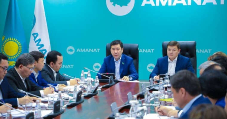 «AMANAT» партиясы – Президенттің Жаңа Қазақстанды құрудағы негізгі тірегі – Е. Қошанов