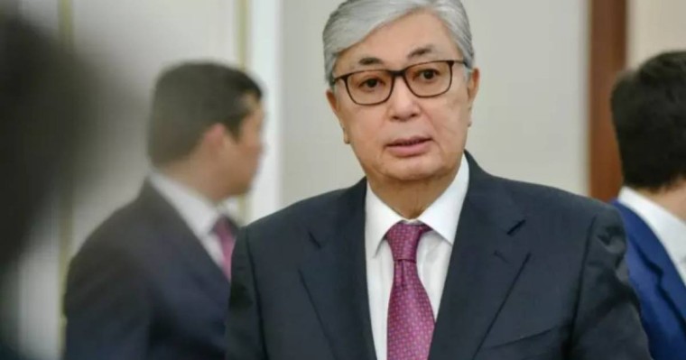 Президент Аманат партиясынан шыққанын мәлімдеді