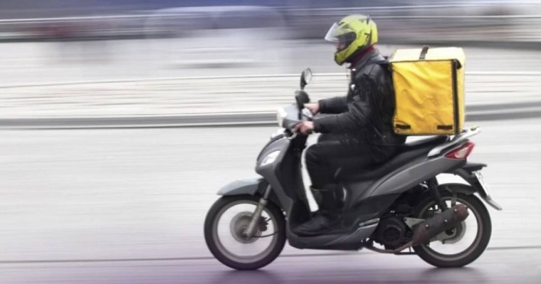 Қазақстандағы мопедтерге қойылатын жаңа талаптар: Тоқаев заңға қол қойды