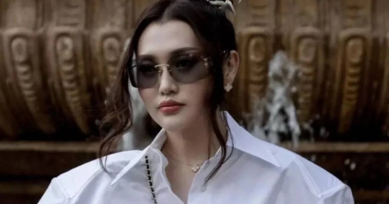 "Түсінбегендер аударма жасап алсын": Ерке Есмахан қазақша сөйлегені үшін оқырмандарынан сөз естіді