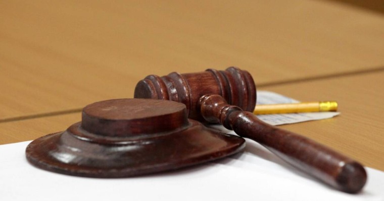 Жезқазғанда есірткі тасымалдаған қыз он жылға сотталды