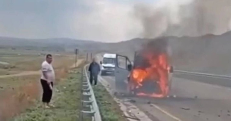 Алматы - Талдықорған тас жолында жас спортшылар отырған автобус өртеніп кетті (видео)