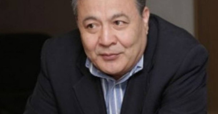 Дос Көшім: Ол Назарбаевтың сөзін әлі заң сияқты қабылдайды